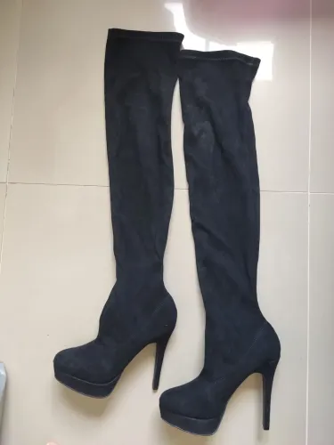 Bota de camurça preta