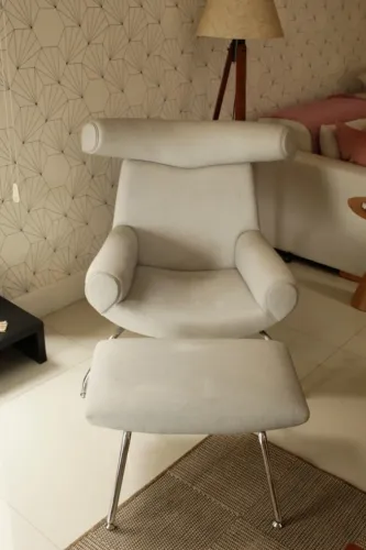 Poltrona Wegner Ox com Puff