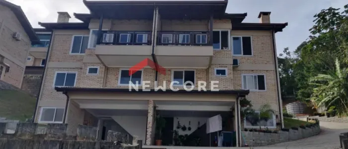 Casa de condomínio em Rua 109 - Canto da Praia - Itapema/SC