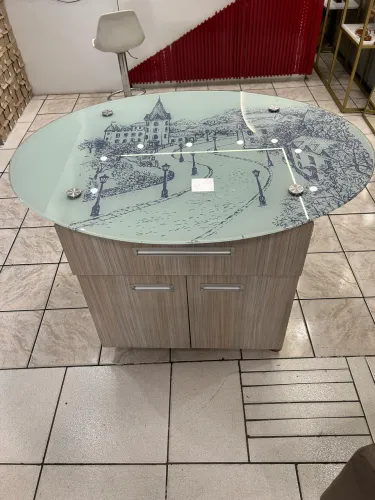 Vendo mesa para loja de roupas 