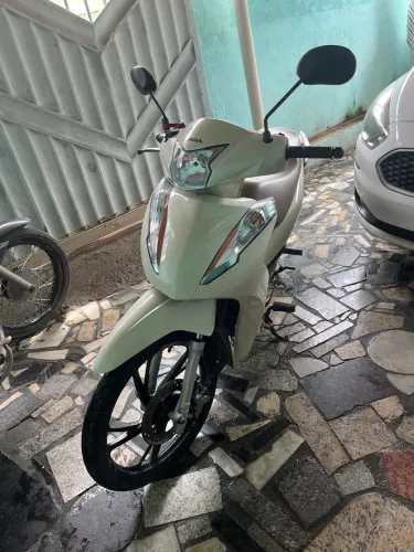 Vendo biz 125 único dono revisão em dia pela concessionária 
