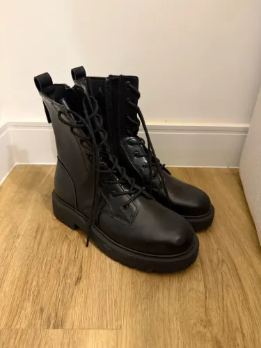 Coturno preto Zara 35