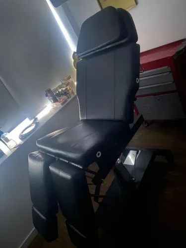 Cadeira Profissional Reclinável para Tattoo / Estética / Micropigmentação