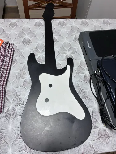 Porta fotos em forma de guitarra