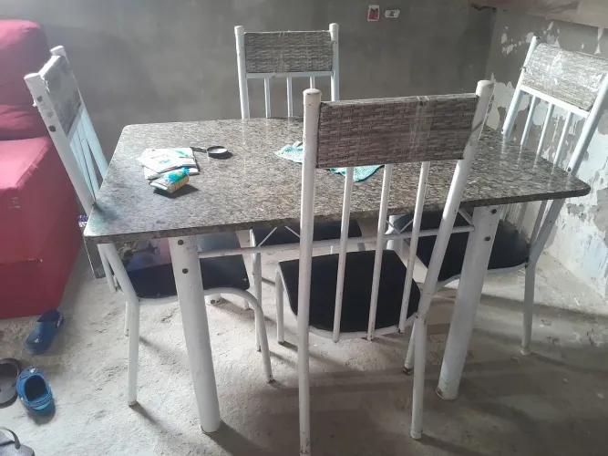 Mesa 4 cadeiras