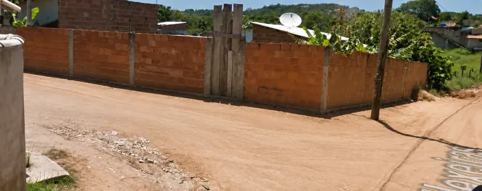 Terreno murado de 120m², 5min da Praia