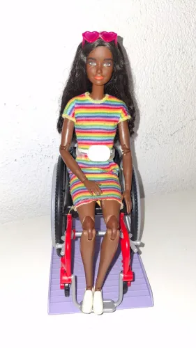 Barbie Fashionistas #166 Cadeirante Negra Articulada 