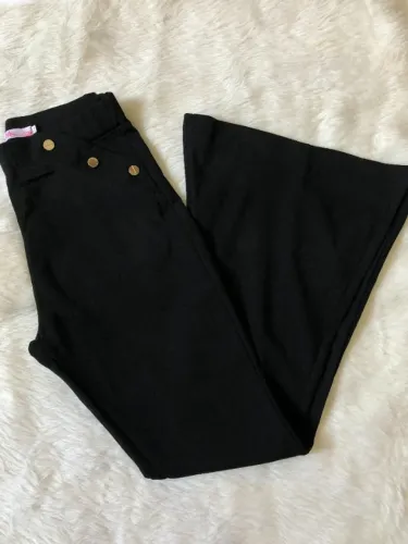Calça Nova Flare Preta Pequena com Bolso Moda Feminina