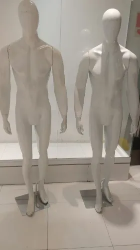 Manequins para loja em fibra