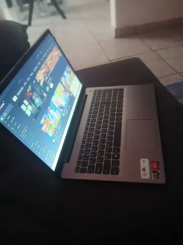 Notebook Lenovo ideapad 3  256 gb. 8 gb ram.  Muito rápido. Bateria excelente  dura muito!