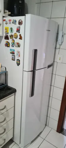 Geladeira Brastemp Frost Free Duplex BRM44HB com compartimento extrafrio fresh zone branca