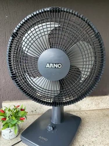 Vendo Ventilador de mesa Arno de 30cm na cor Grafite