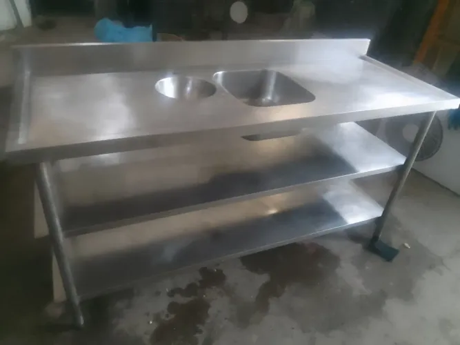 Bancada Industrial Inox 304 para Cozinha Cuba Média com Pratileira 1,74m x 0,65cm x 0,90cm