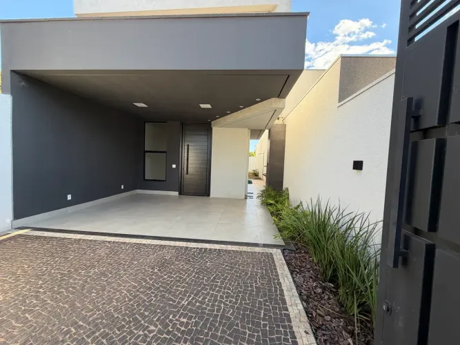 CASA EXCELENTE ACABAMENTO TRÊS SUÍTES