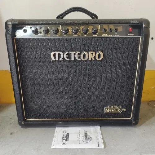 Amplificador de guitarra 100w em estado de nova 