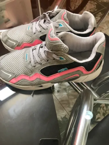 Tênis feminino cinza