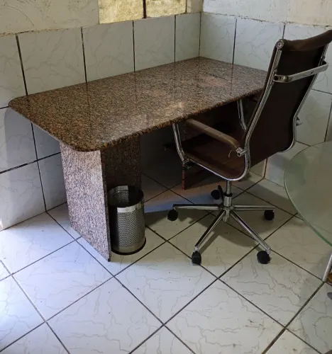 Mesa de Escritório e Cadeira 