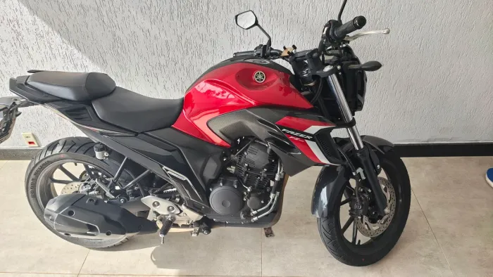 Yamaha Fazer 250 apenas 6600 km