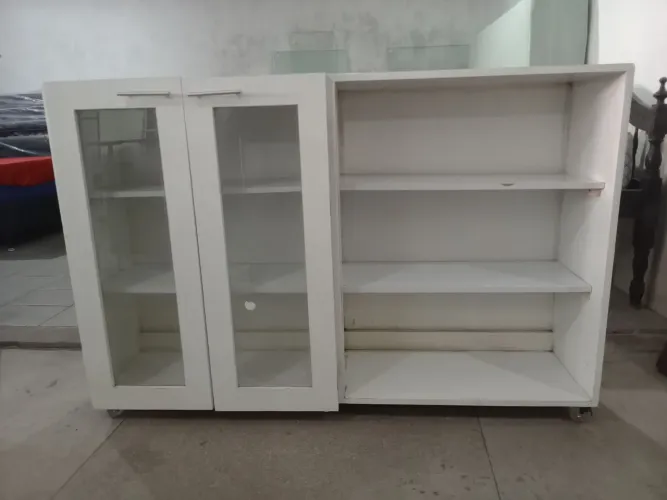 Armário de chão com rodinhas