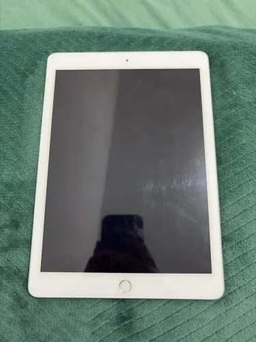 Vendo iPad 6 de 32GB em ótimas condições 