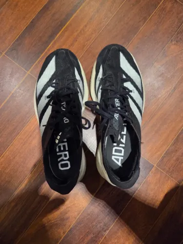Adidas Adizero Adios Pro 3 - Tênis de Performance / Placa de Carbono