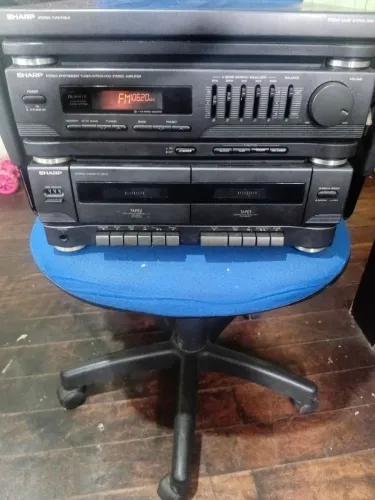 Vendo este som sharp cms55 no estado so o radio comonesta nas fotos esta ligando.