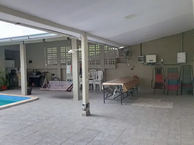Casa com Piscina e Energia Solar, próx Av das Torres