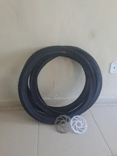 Pneu aro 26. Chaoyang e discos 160mm