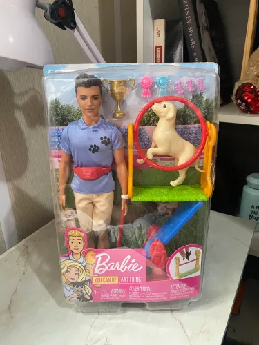 Boneco Ken treinador de cães