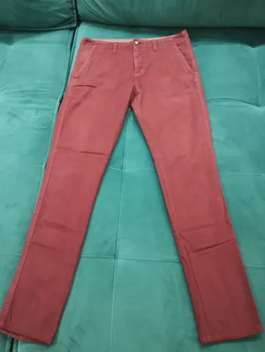 Calça sarja vinho slim fit 42