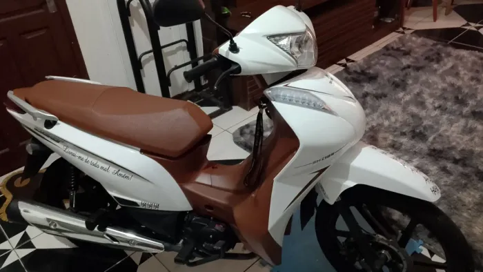 Vende se moto com 3 parcela atrasad se quiser acerta da parcela valor 700 troca se em car
