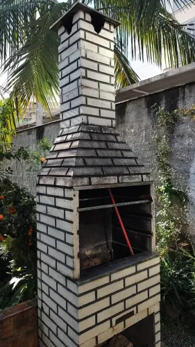 Churrasqueira em concreto "efeito tijolinho"