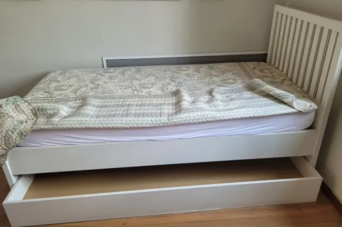 Cama de solteiro com colchão