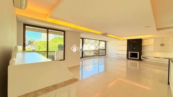 Apartamento semi mobiliado com 3 suites no bairro Moinhos de Vento em Porto Alegre RS