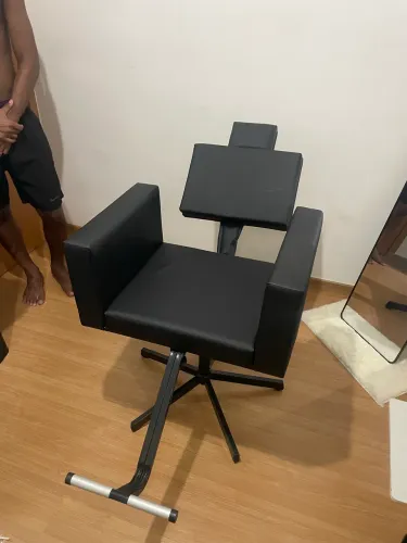 Vendo cadeira profissional nova