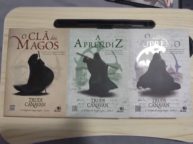 Coleção de Livros: Trilogia do Mago Negro