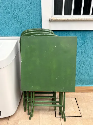 Conjunto de mesa com 4 cadeiras 