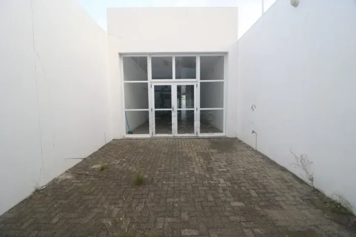 Prédio Comercial na Rua Rafael Pinto Bandeira - Amplo, Versátil e com Excelente Localizaçã