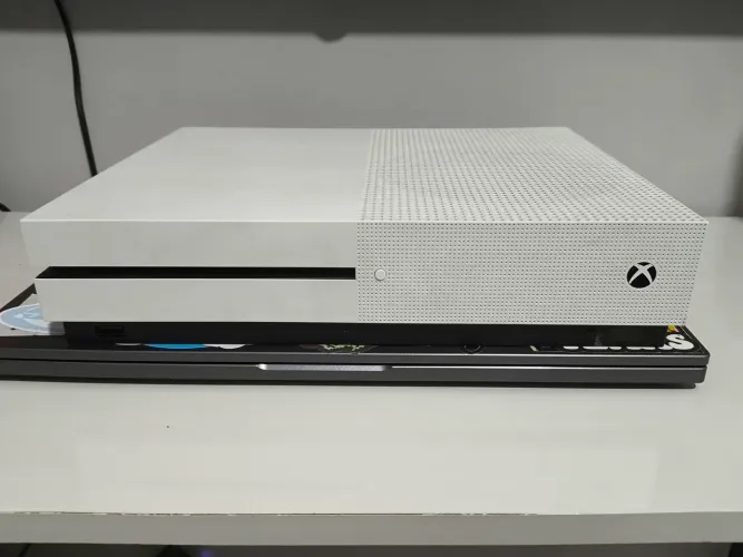 Xbox one s com controle 8bitdo pro