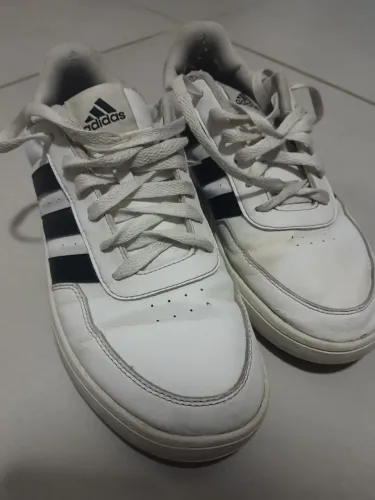 Tênis Adidas