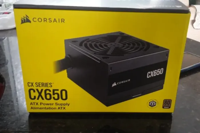 Fonte Corsair CX650, 650W, 80 Plus Bronze, Preto.