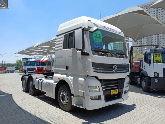 Volkswagen 28.460 Meteor 6x2 2021/2022 Vamos Seminovos Jacu Pêssego