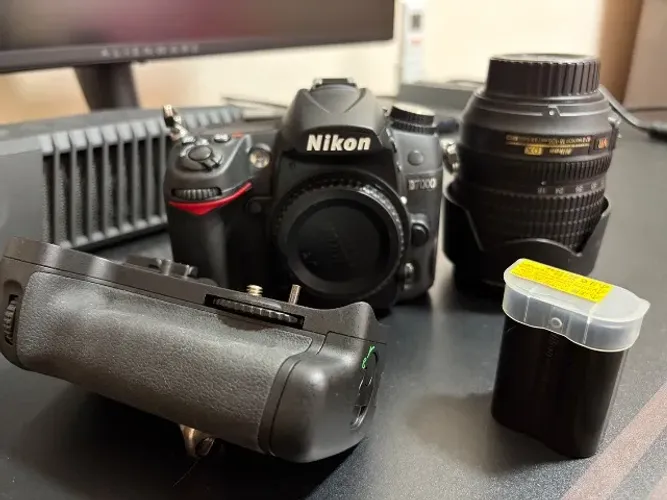 Kit Câmera Nikon D7000 + Lente 18-105mm VR + Battery Grip + 2 Baterias - Excelente Estado!