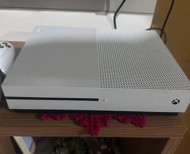 Xbox one 750gb 2 controles