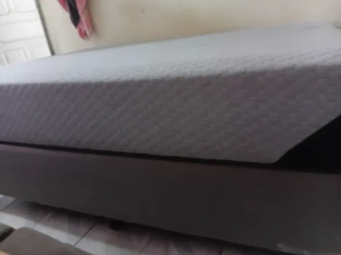 Vendo cama de casal bem conservada 