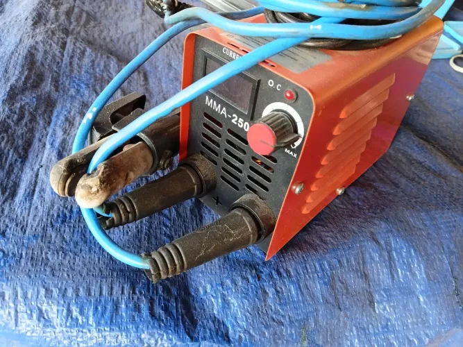Vendo máquina de solda inverssora seminova MMA250 220V