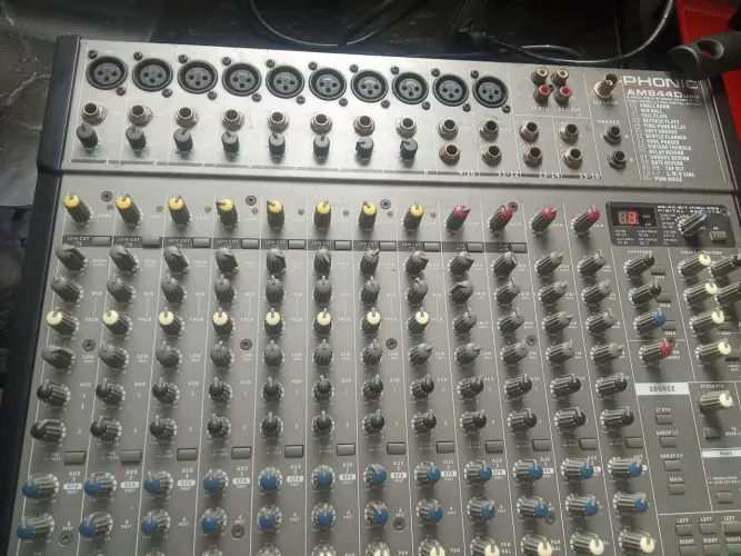 Mesa de som Phonic Am844D USB 