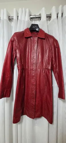 Casaco couro legítimo vermelho (tamanho P/M)