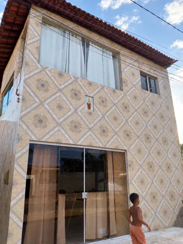 Primeiro andar com 4 casas na redinha 