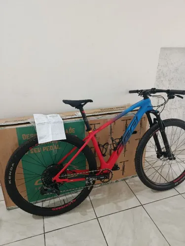 Oggi Agile Pro GX Carbon - Fox 32 - NF | Caixa | Impecável